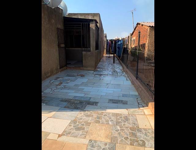8 BEDROOM HOUSE FOR SALE IN TEMBISA EXT 7